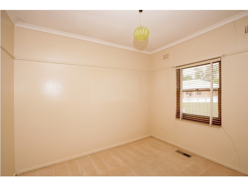 92 Fernleigh Road, Mount Austin NSW 2650