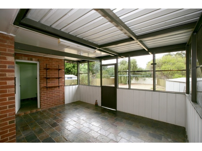 92 Fernleigh Road, Mount Austin NSW 2650