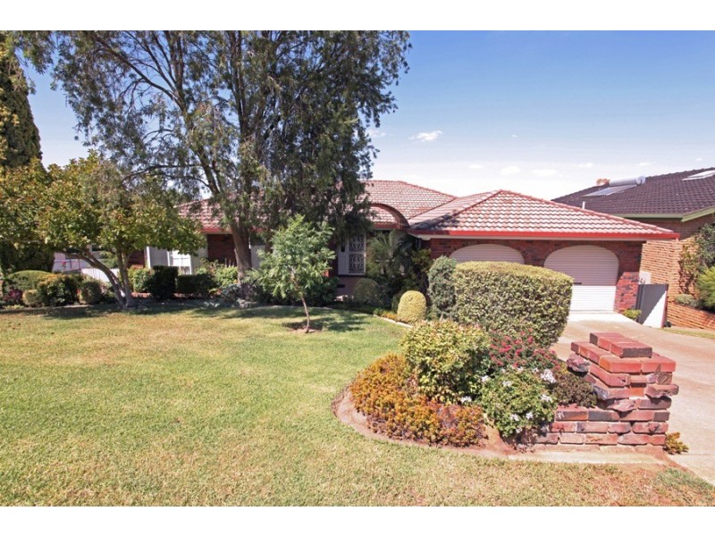 42 Henwood Avenue, Kooringal NSW 2650