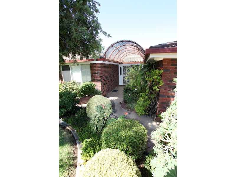 42 Henwood Avenue, Kooringal NSW 2650