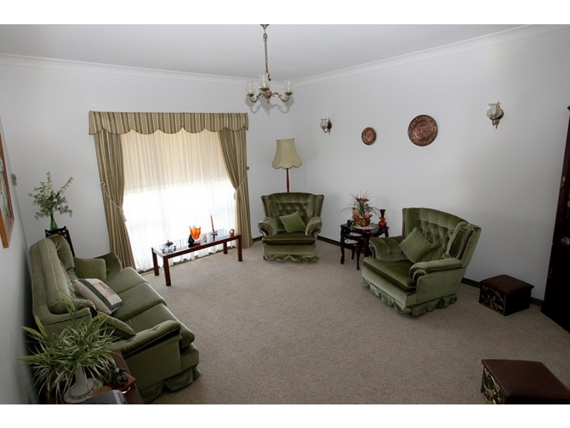 42 Henwood Avenue, Kooringal NSW 2650