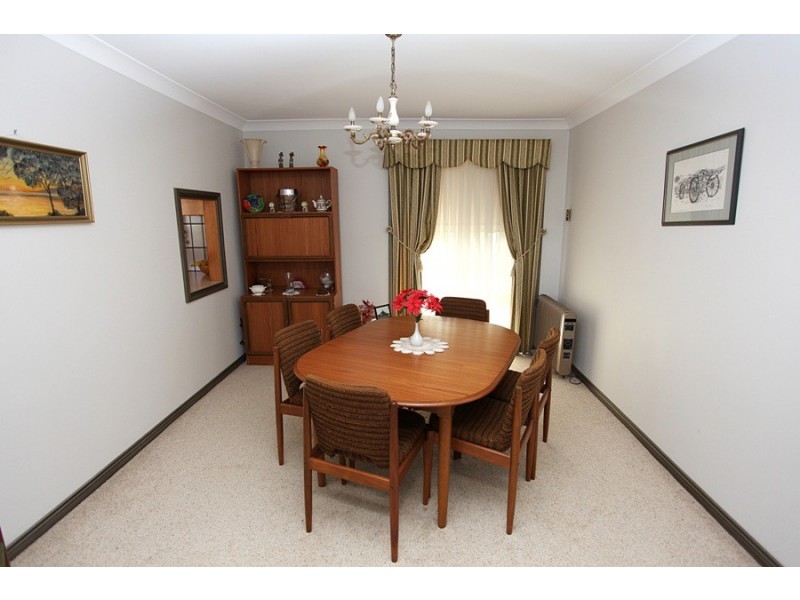 42 Henwood Avenue, Kooringal NSW 2650