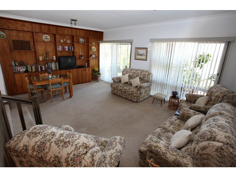 42 Henwood Avenue, Kooringal NSW 2650