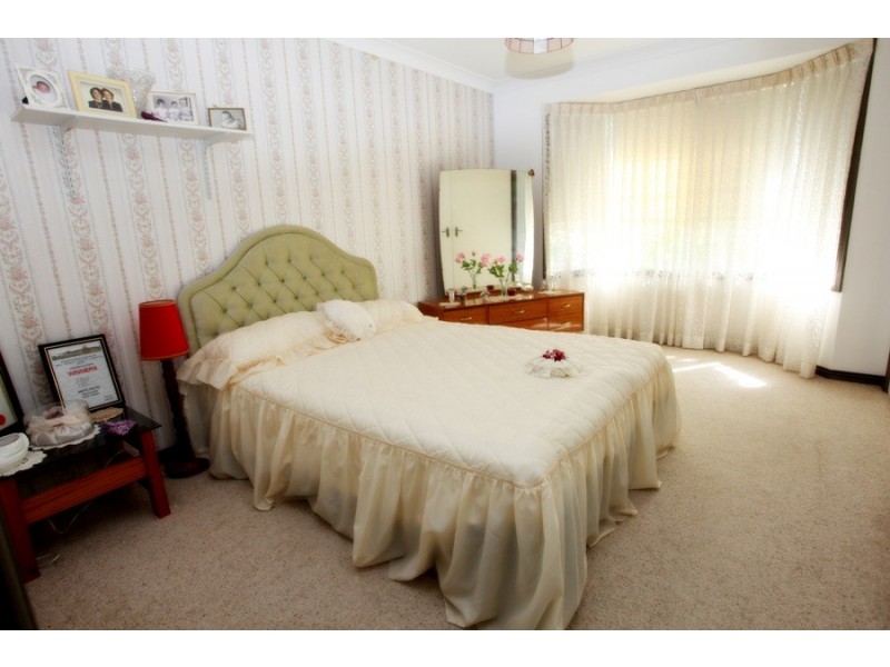 42 Henwood Avenue, Kooringal NSW 2650