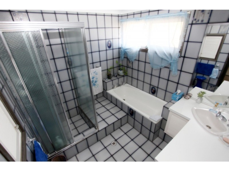 42 Henwood Avenue, Kooringal NSW 2650