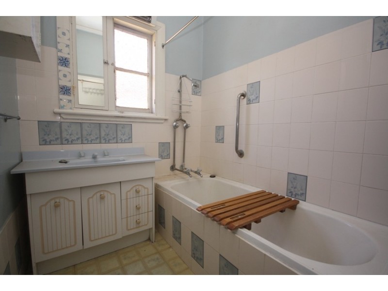 221 Edward Street, Wagga Wagga NSW 2650