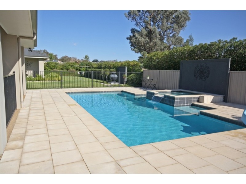 4 Genista Place, Springvale NSW 2650