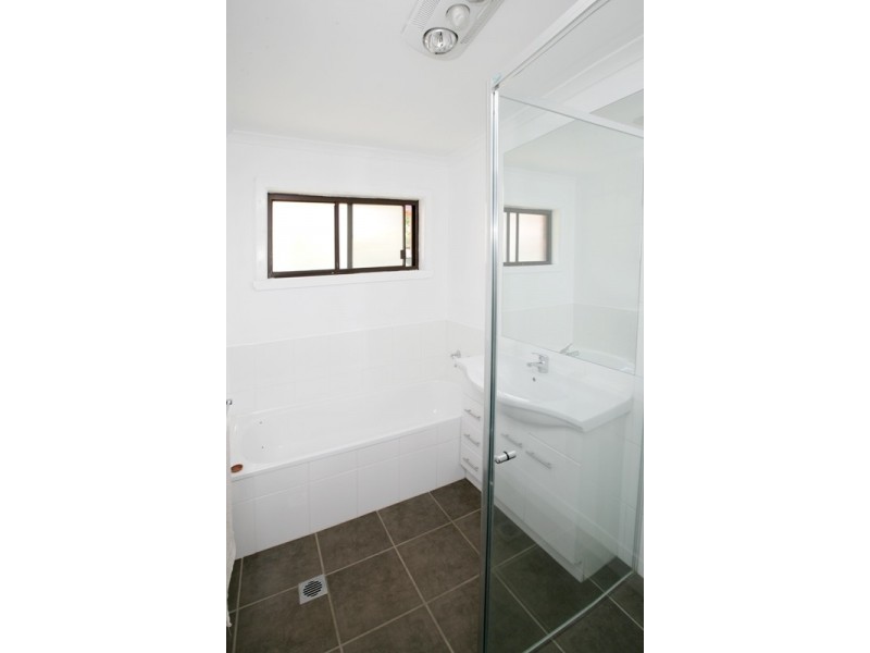 61 Red Hill Rd, Wagga Wagga NSW 2650
