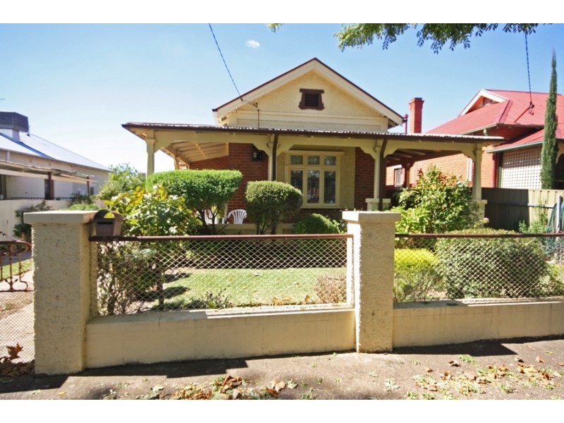 69 Simmons Street, Wagga Wagga NSW 2650
