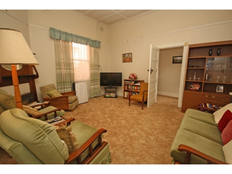 69 Simmons Street, Wagga Wagga NSW 2650