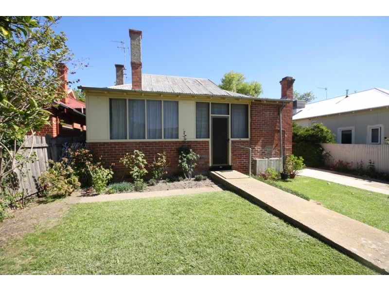 69 Simmons Street, Wagga Wagga NSW 2650