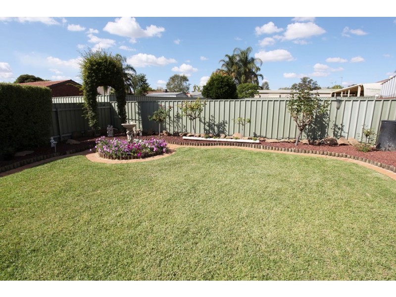 9 Loth Street, Ashmont NSW 2650