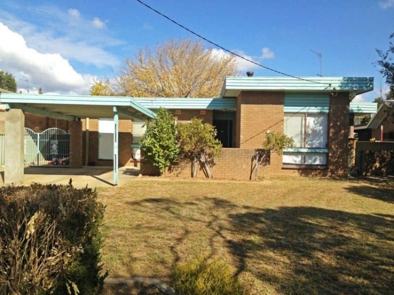 99 Raye Street, Tolland NSW 2650