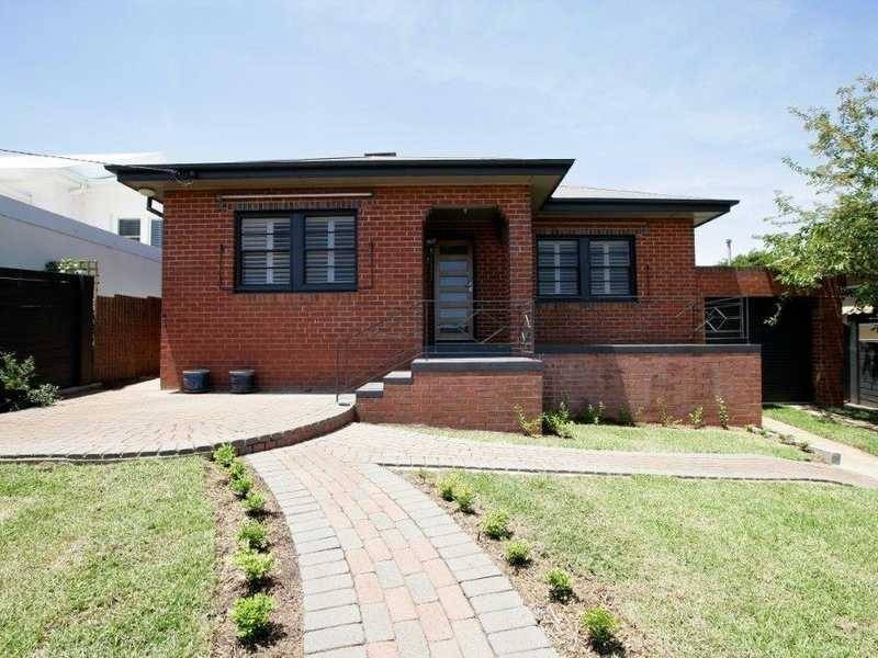 31 Mitchelmore St, Wagga Wagga NSW 2650