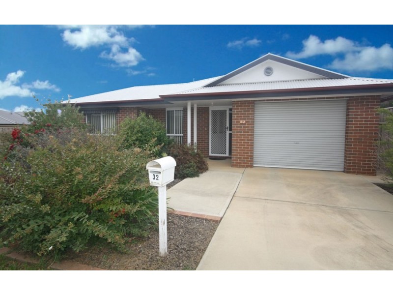 32 Swan Street, Ashmont NSW 2650