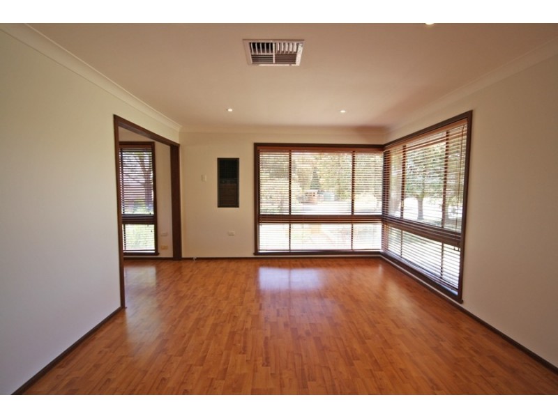 1 Topeka Cres, Wagga Wagga NSW 2650