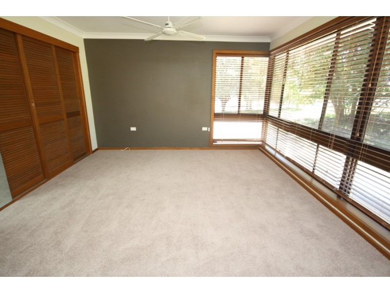 1 Topeka Cres, Wagga Wagga NSW 2650
