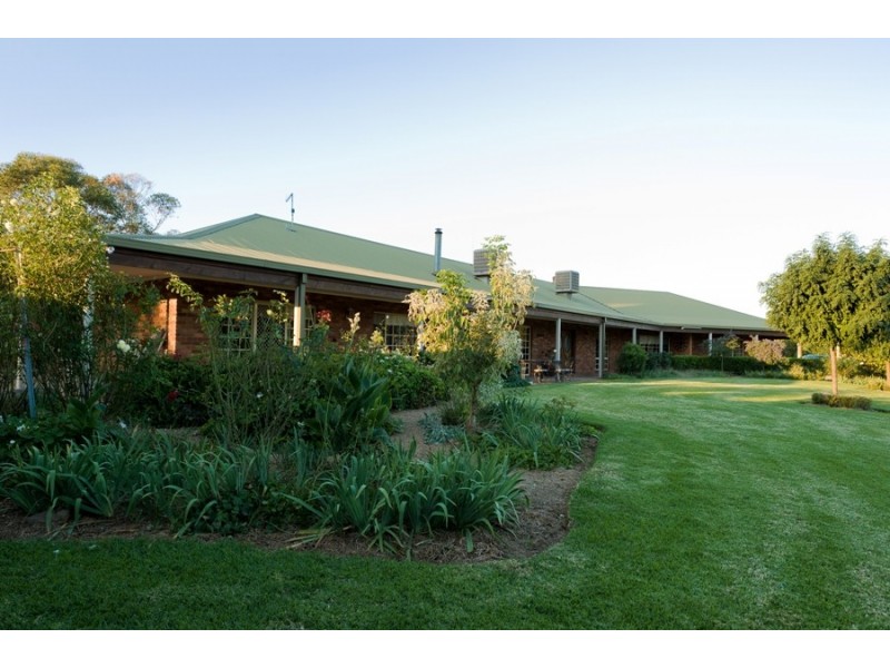 12 Gelston Park Road, Wagga Wagga NSW 2650