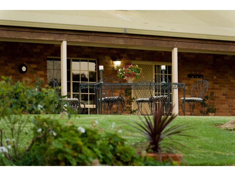 12 Gelston Park Road, Wagga Wagga NSW 2650