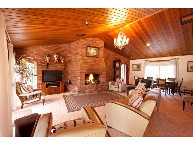 12 Gelston Park Road, Wagga Wagga NSW 2650