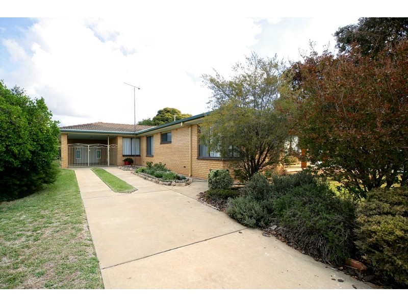 30 Dalman Parkway, Glenfield Park NSW 2650