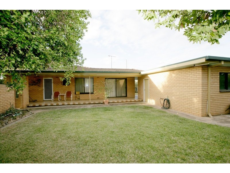 30 Dalman Parkway, Glenfield Park NSW 2650