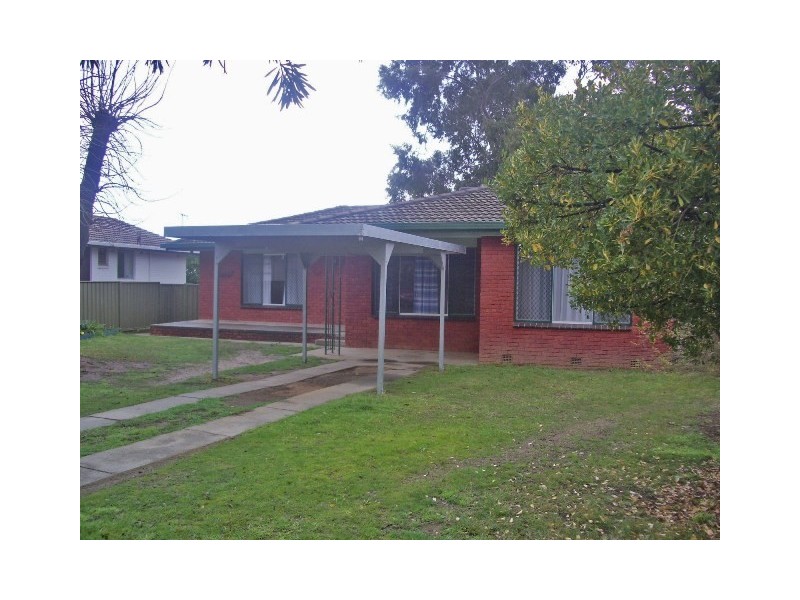 2 Bradley Place, Wagga Wagga NSW 2650