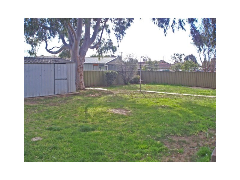 2 Bradley Place, Wagga Wagga NSW 2650