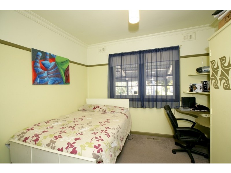 8 Smith Street, Forest Hill NSW 2651