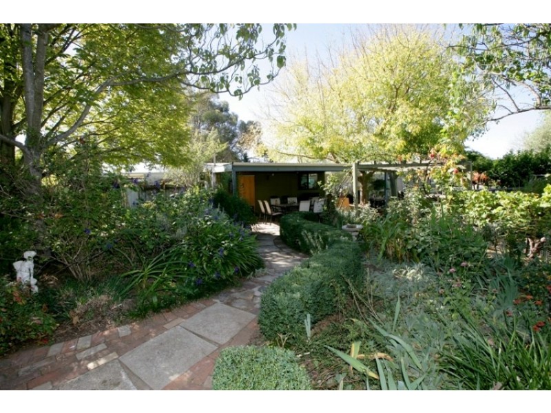 8 Smith Street, Forest Hill NSW 2651