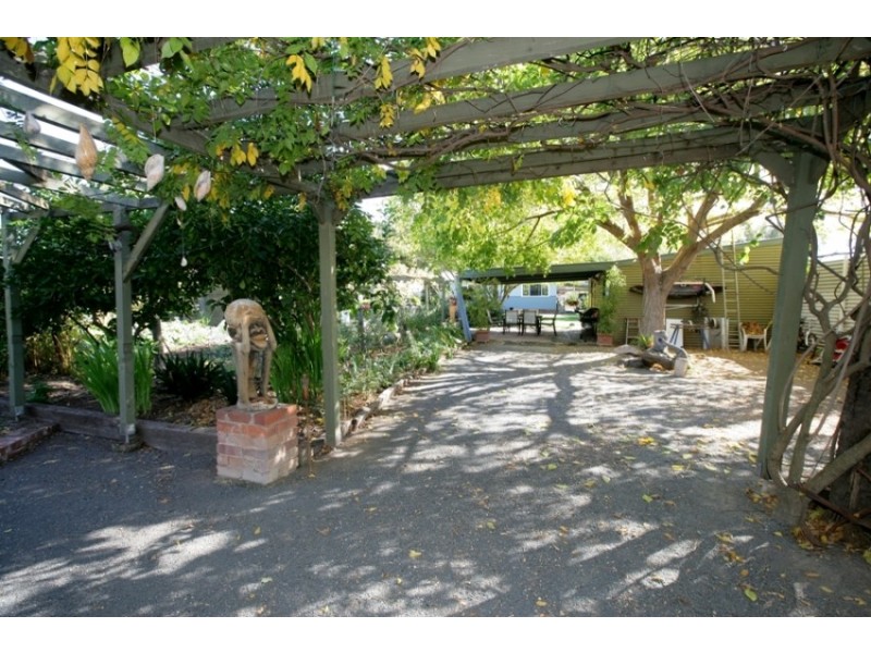 8 Smith Street, Forest Hill NSW 2651