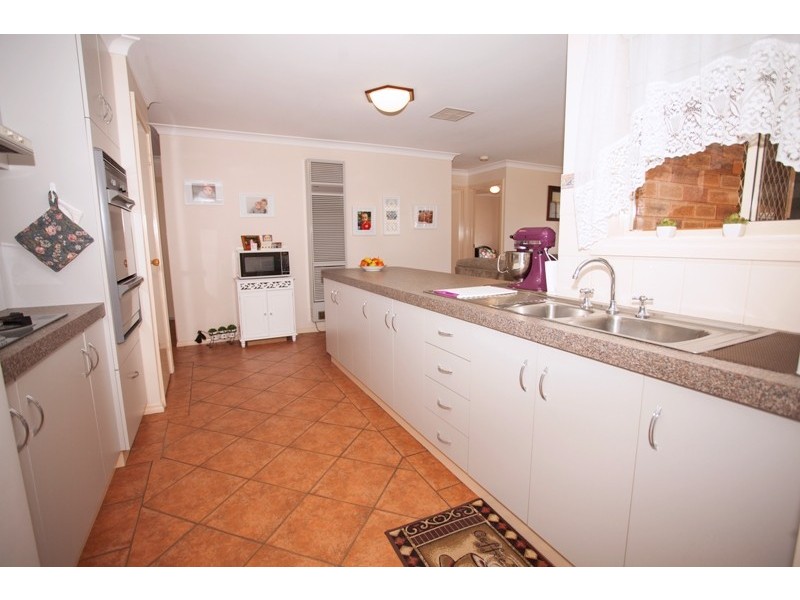 13 Karoom Drive, Glenfield Park NSW 2650