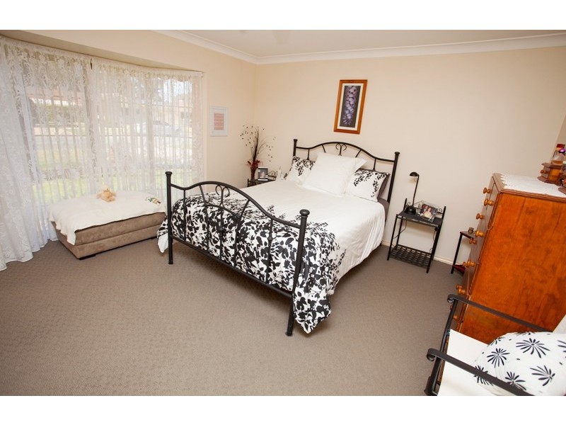 13 Karoom Drive, Glenfield Park NSW 2650