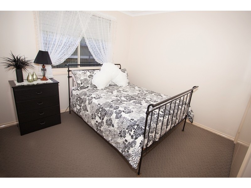 13 Karoom Drive, Glenfield Park NSW 2650