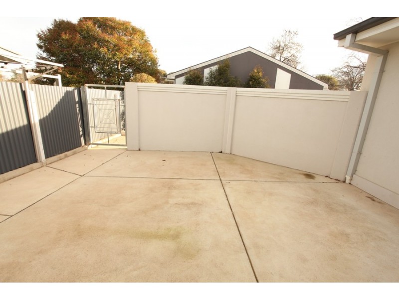 3/2 Cochrane Street, Kooringal NSW 2650