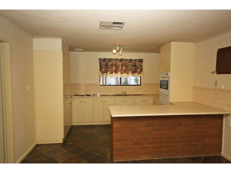 44 Vincent Road, Lake Albert NSW 2650