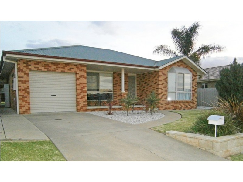 12 Wonkana Rd, Wagga Wagga NSW 2650