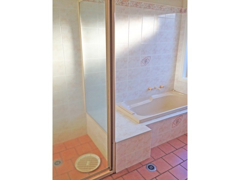 12 Wonkana Rd, Wagga Wagga NSW 2650