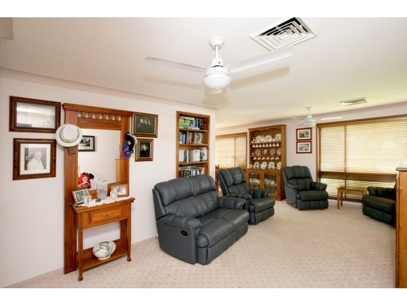 57 Geneva Crescent, Lake Albert NSW 2650
