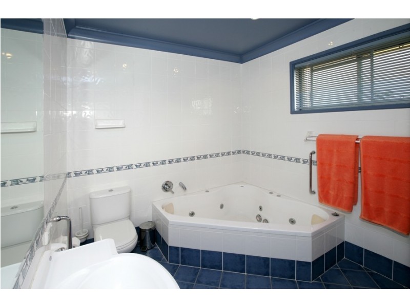 57 Geneva Crescent, Lake Albert NSW 2650