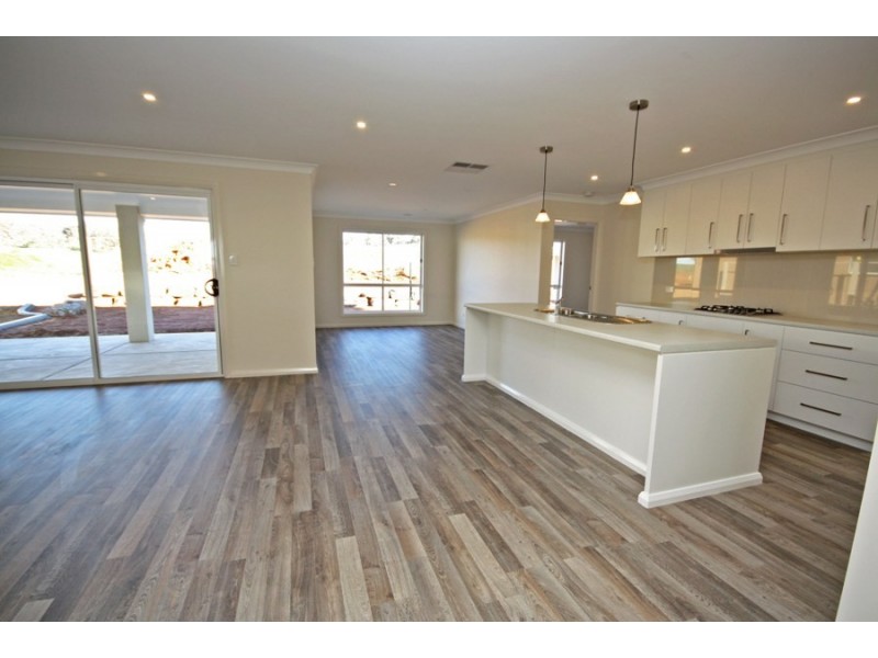 15 Watson Boulevarde, Lloyd NSW 2650