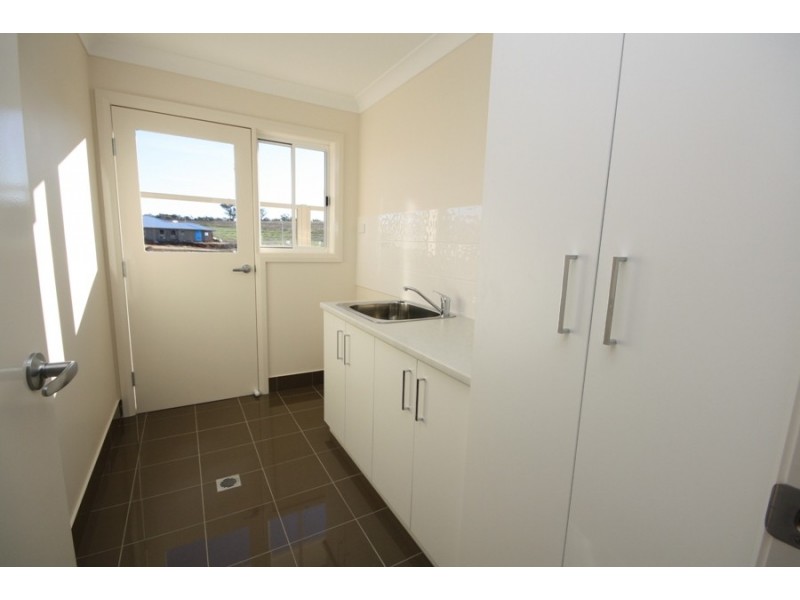 15 Watson Boulevarde, Lloyd NSW 2650