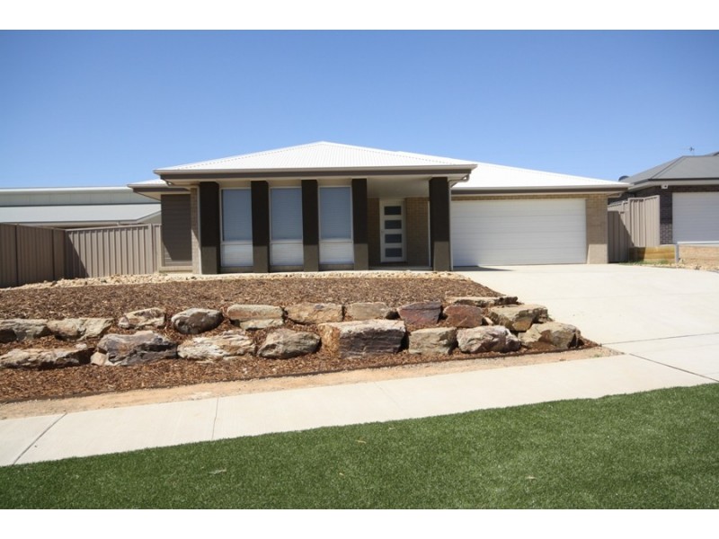 23 Watson Boulevarde, Lloyd NSW 2650