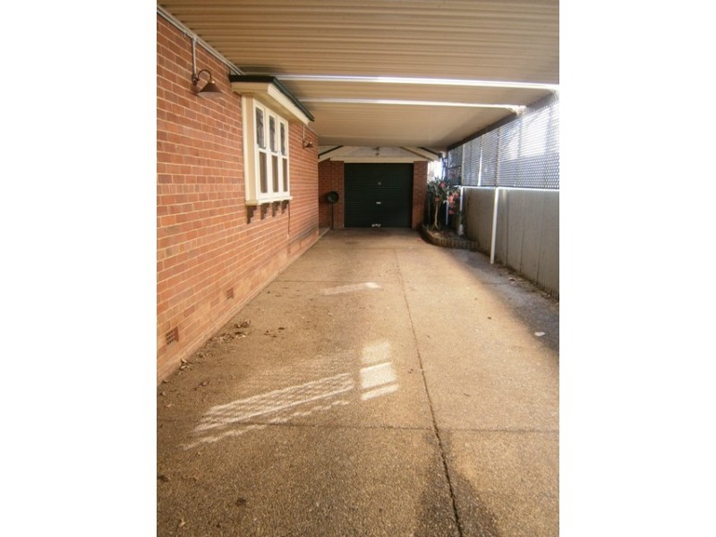 25 Oates Avenue, Wagga Wagga NSW 2650