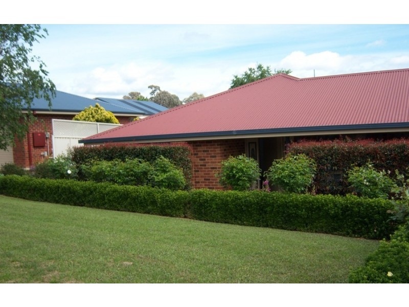 17 Lyndoch Place, Wagga Wagga NSW 2650