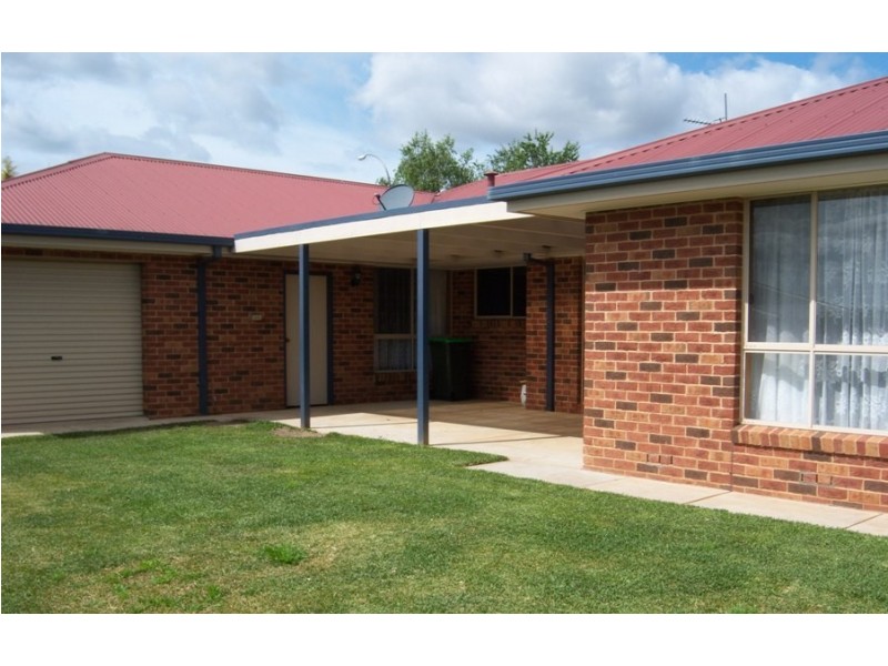 17 Lyndoch Place, Wagga Wagga NSW 2650