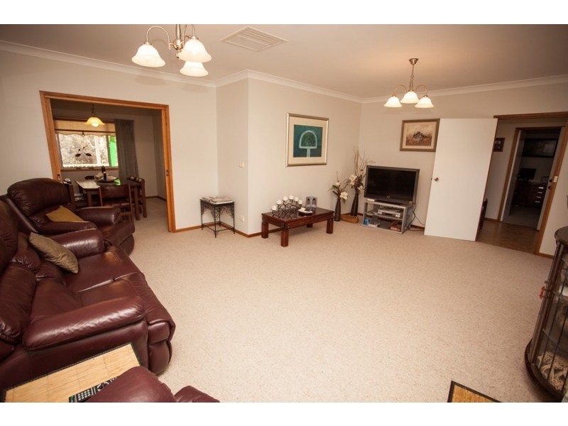 20 Allambie Way, Mount Austin NSW 2650