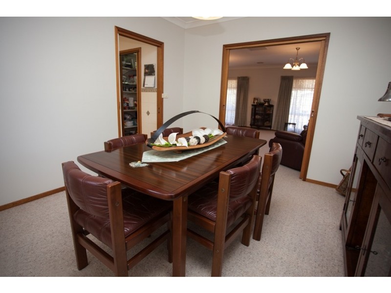 20 Allambie Way, Mount Austin NSW 2650