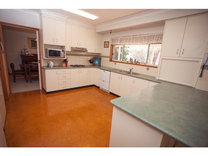 20 Allambie Way, Mount Austin NSW 2650