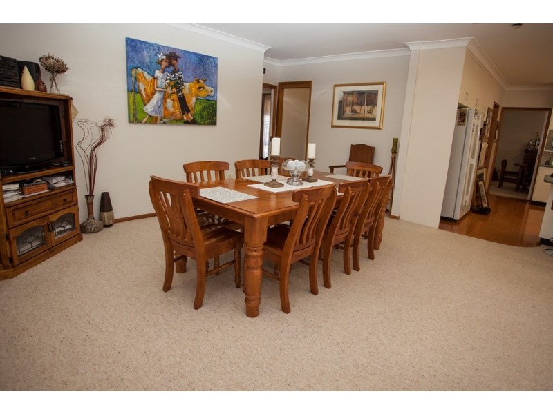 20 Allambie Way, Mount Austin NSW 2650